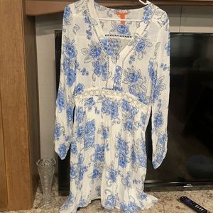 Medium dress blue flowers white long sleeve